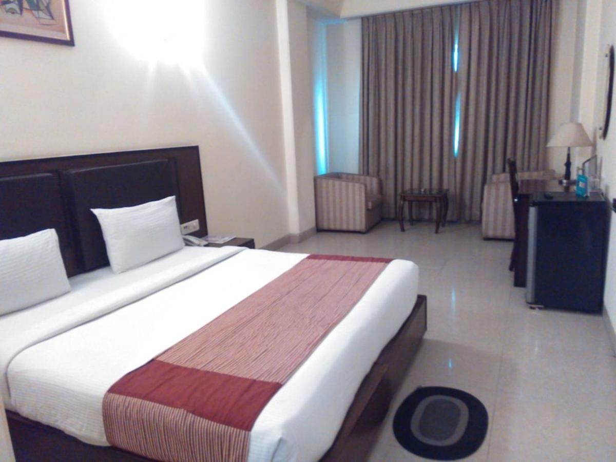 Hotel Airport Plaza New Delhi Eksteriør billede