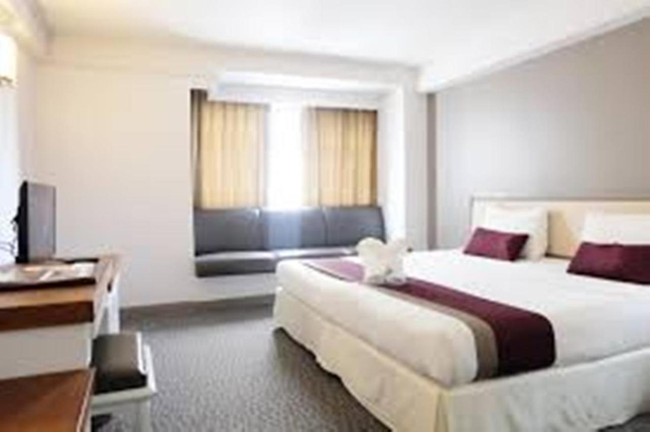 Hotel Airport Plaza New Delhi Eksteriør billede