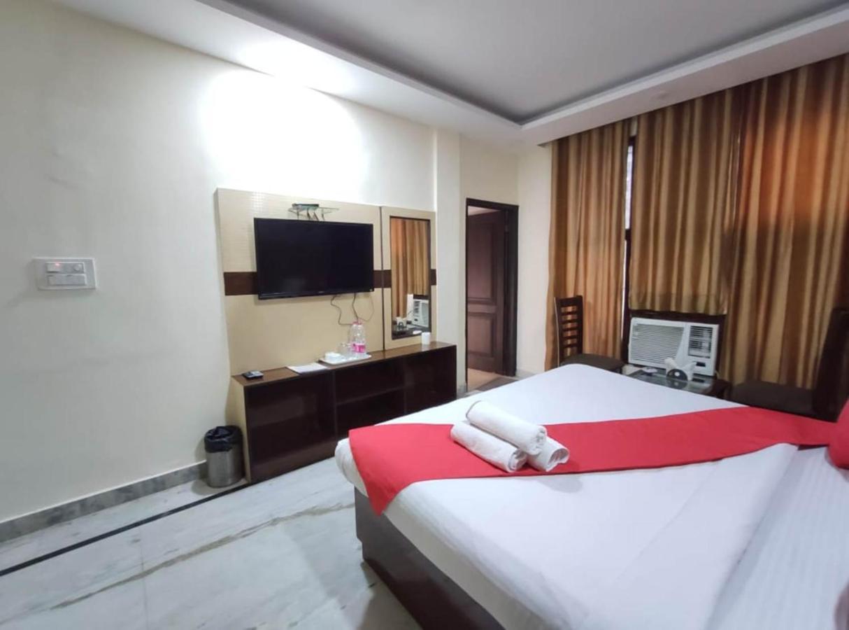 Hotel Airport Plaza New Delhi Eksteriør billede