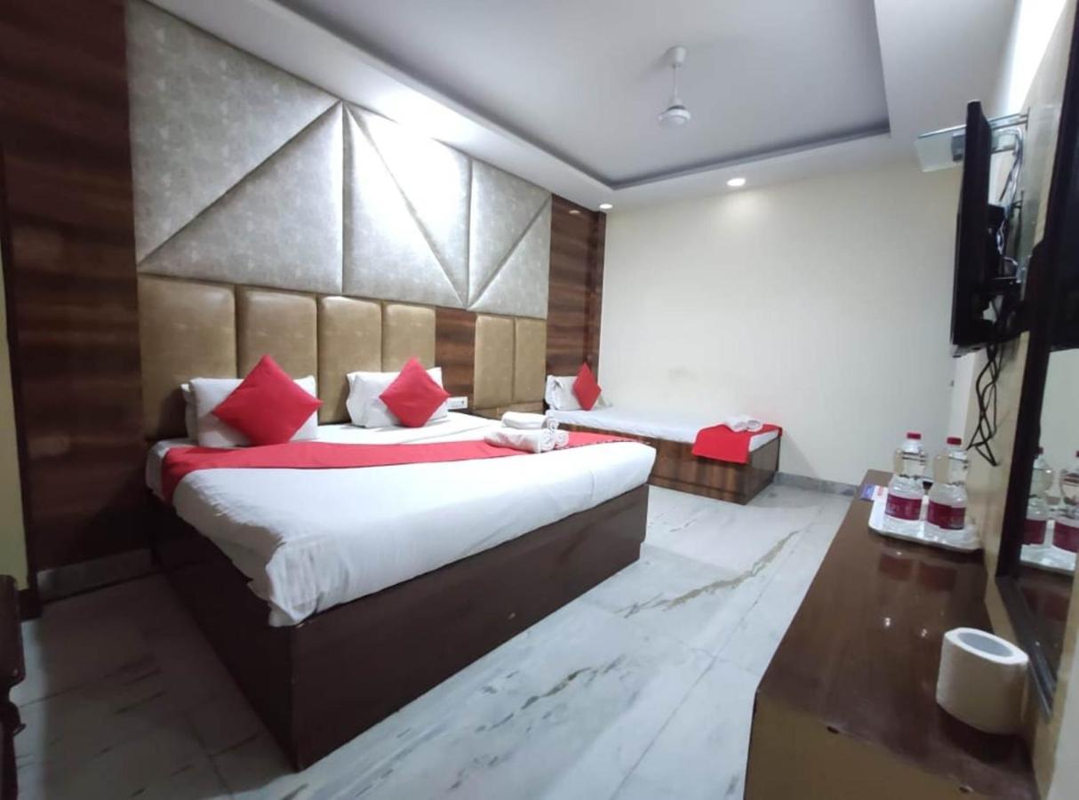 Hotel Airport Plaza New Delhi Eksteriør billede