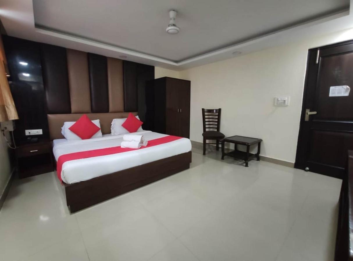 Hotel Airport Plaza New Delhi Eksteriør billede