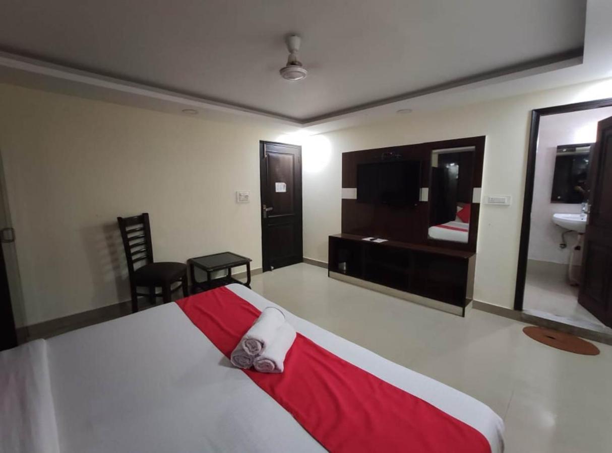 Hotel Airport Plaza New Delhi Eksteriør billede