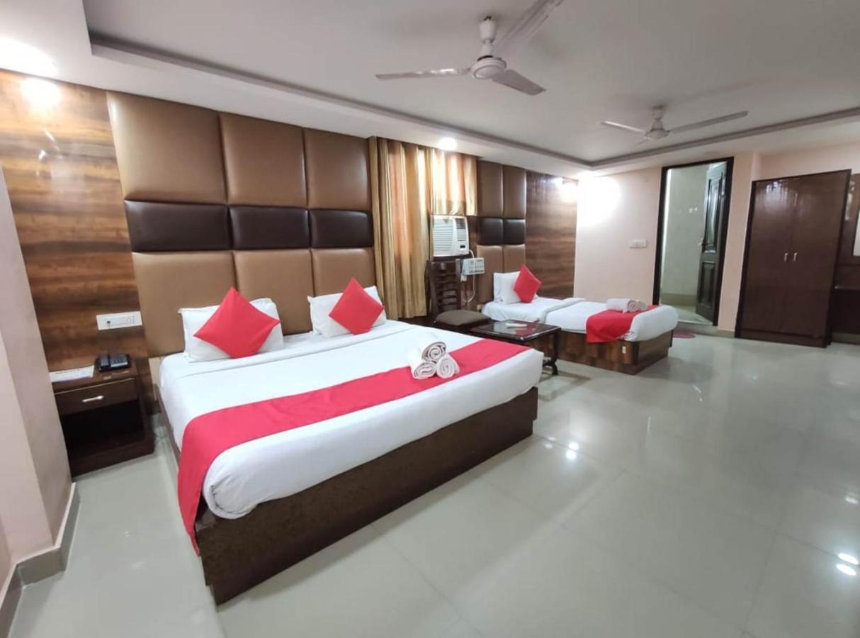 Hotel Airport Plaza New Delhi Eksteriør billede